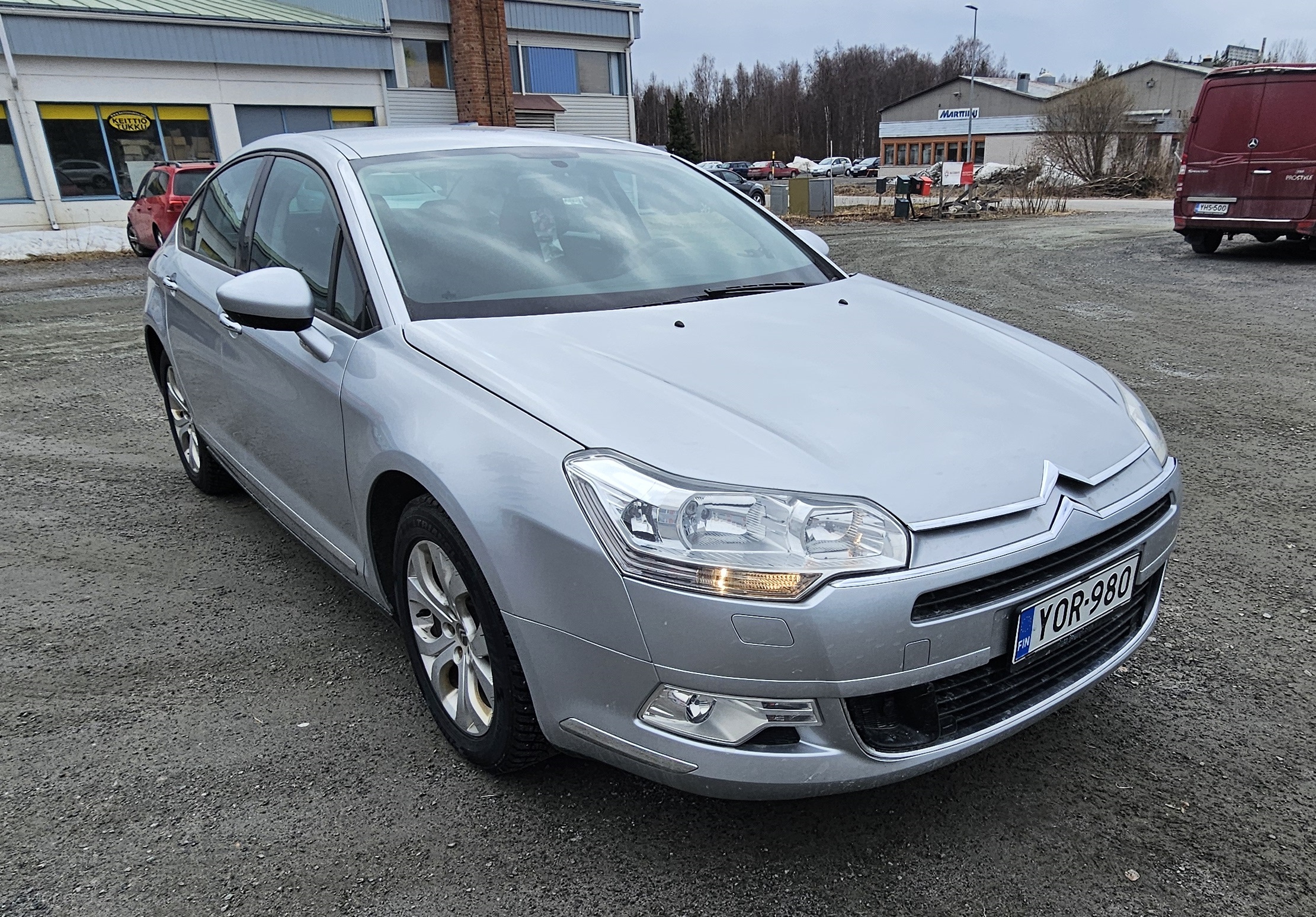 Tässä vasta huollettu ja jakopääkin laitettu. Pieni ruokanen ja kohtuu kilometreillä oleva nätti citikka. H. 3650€